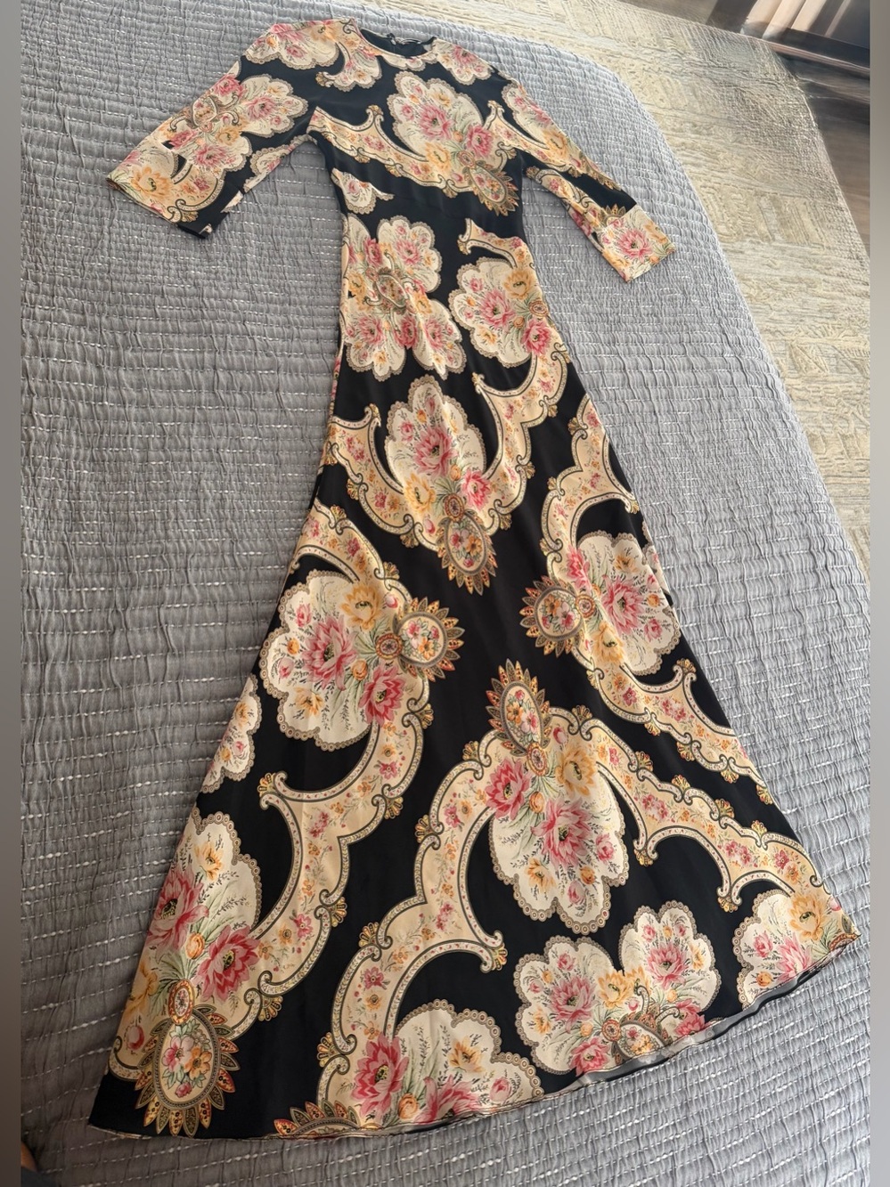 Exquisite Vilshenko silk printed maxi dress. Bias cut. Black, pink, cream.